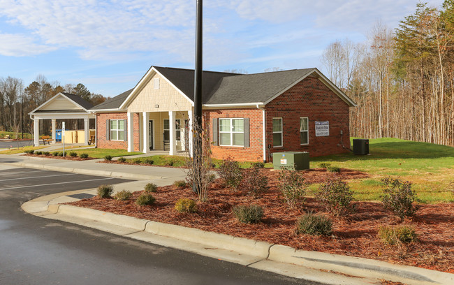 Highland Park in Hickory, NC - Foto de edificio - Building Photo