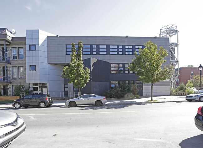 Place du Quartier in Montréal, QC - Building Photo - Building Photo