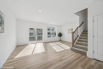 1204 Neubauer Circle in Lindenhurst, IL - Building Photo - Building Photo