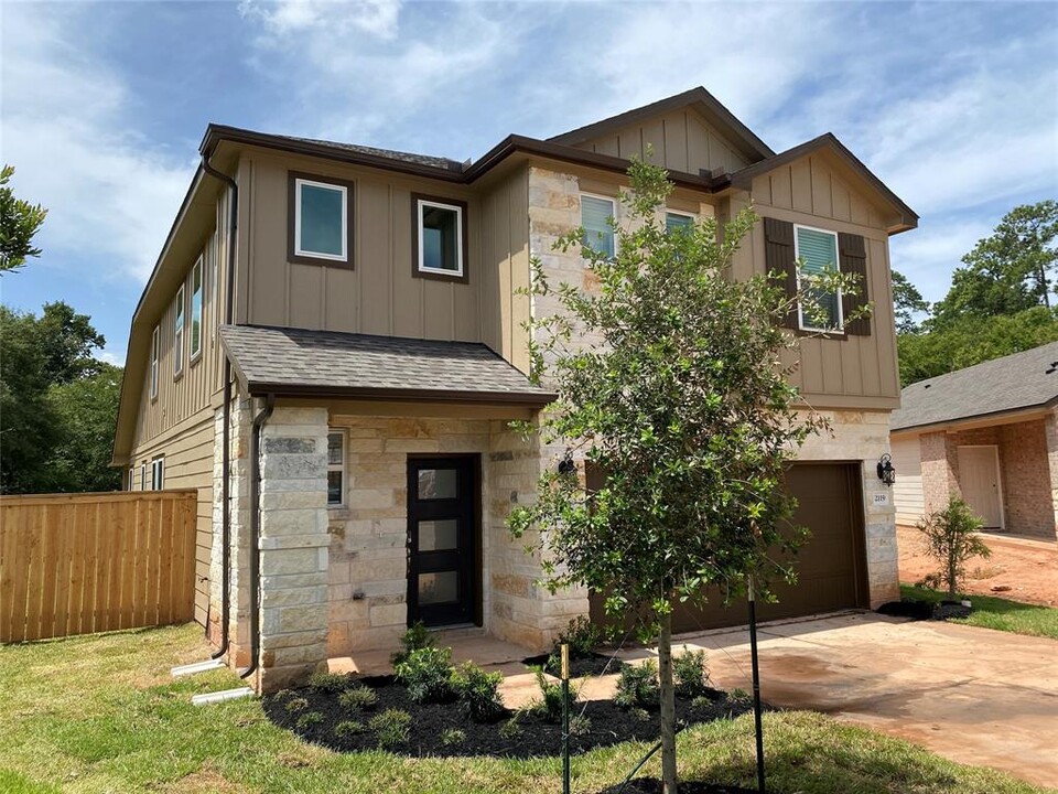 2119 Bear Oak Ct in Conroe, TX - Foto de edificio