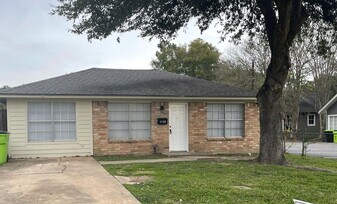 1108 Fort St in Richmond, TX - Building Photo