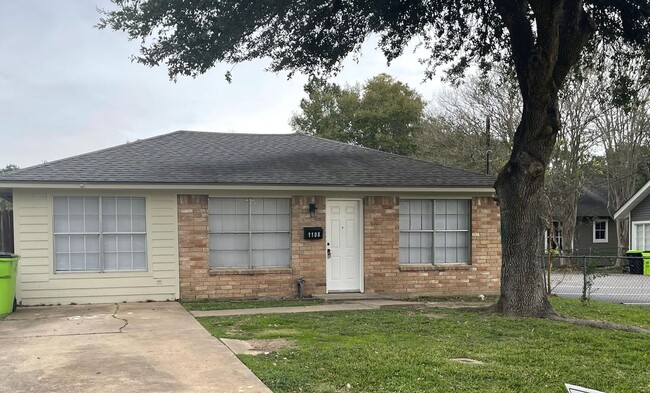 1108 Fort St
