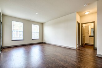 Double Creek Flats Apartments in Plainfield, IN - Foto de edificio - Building Photo