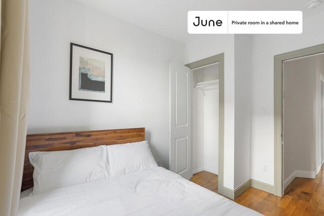 Private bedroom in 4 bed/2 bath Home in New York, NY - Building Photo - Building Photo