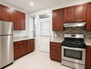 2467 N Clark St, Unit 2 in Chicago, IL - Building Photo - Building Photo