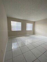 651 NW 177th St-Unit -110 in Miami, FL - Foto de edificio - Building Photo