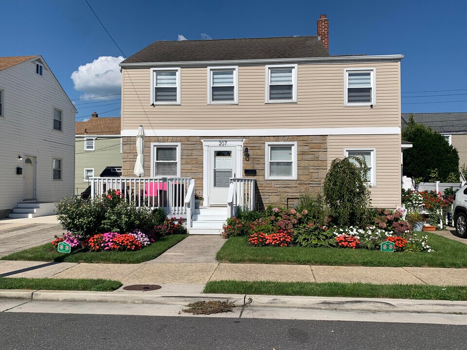 207 N Harding Ave, Unit A in Margate City, NJ - Building Photo