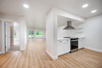 Old Mill Village in Bellingham, WA - Foto de edificio - Building Photo