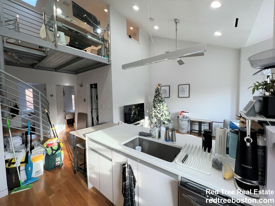 1607 Tremont St, Unit 1 in Boston, MA - Building Photo