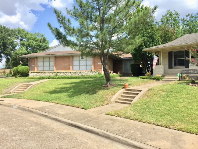 property at 7517 Brentcove Cir