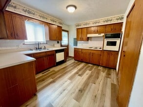 2146 E Bennett St in Springfield, MO - Building Photo - Building Photo