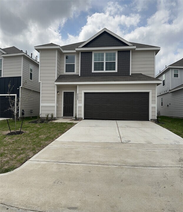 22007 Sovereign Hts Ln. in Houston, TX - Building Photo
