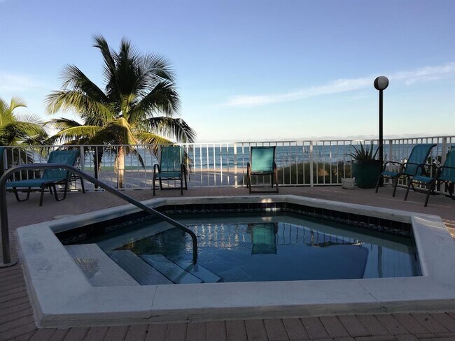 1010 S Ocean Blvd, Unit 911 in Pompano Beach, FL - Building Photo - Building Photo