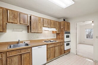 8380 Greensboro Dr in McLean, VA - Building Photo - Building Photo