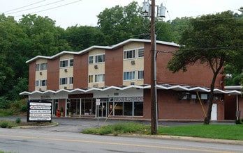 644-648 S Main St in Algonquin, IL - Building Photo - Building Photo
