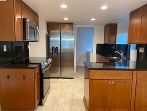 6084 Vía de los Cerros in Pleasanton, CA - Building Photo - Building Photo