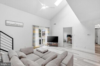 3904 Fenwick Ln in Mount Laurel, NJ - Foto de edificio - Building Photo