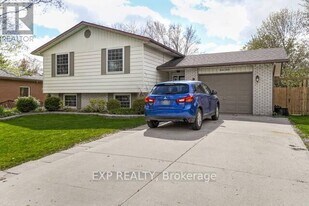 47 Reiner Crescent in Wellesley, ON - Building Photo