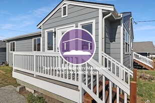 814 28th St in Anacortes, WA - Building Photo