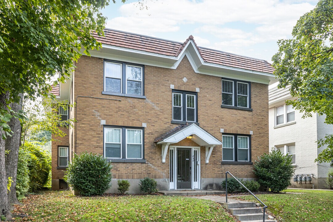 848 Eastern Pky in Louisville, KY - Foto de edificio