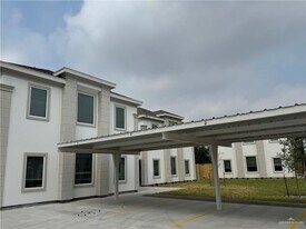 1312 W Sucre Dr, Unit 4 in Edinburg, TX - Building Photo