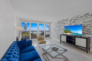 1717 N Bayshore Dr in Miami, FL - Building Photo