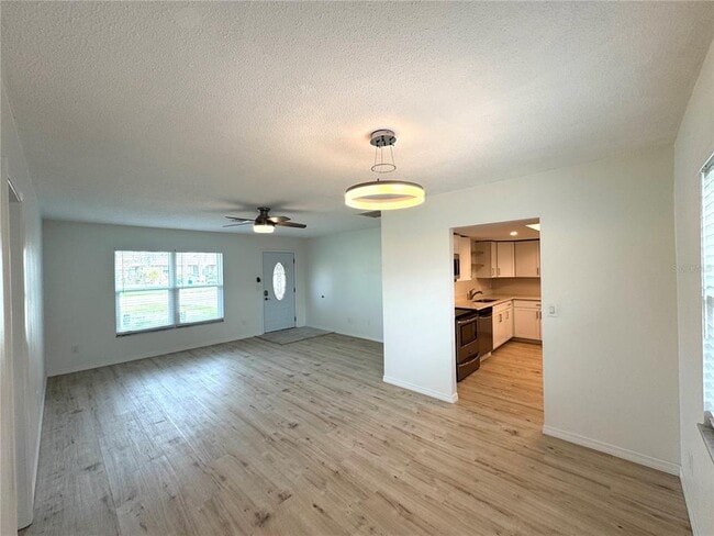 868 Darwin Rd in Venice, FL - Foto de edificio - Building Photo