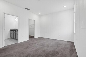 429 Ohio Way in Poinciana, FL - Building Photo - Building Photo
