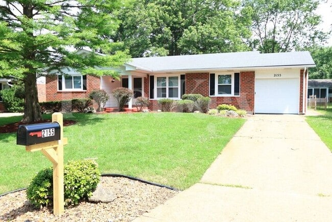 2155 Canterbury Dr in Florissant, MO - Foto de edificio - Building Photo
