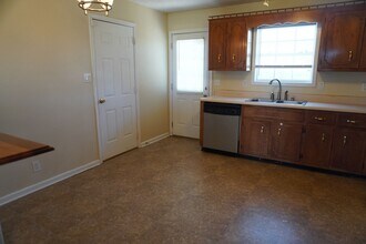 939 Van Buren Ave in Oak Grove, KY - Building Photo - Building Photo