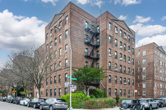 96-09 66th Ave in Rego Park, NY - Building Photo - Building Photo