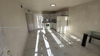 208 Avondale Dr in Pompano Beach, FL - Building Photo
