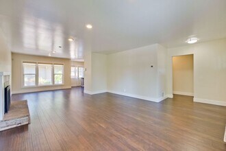 2359 Palo Verde Ave in East Palo Alto, CA - Building Photo - Building Photo