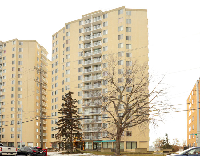 Top Of The Valley in Edmonton, AB - Building Photo - Building Photo