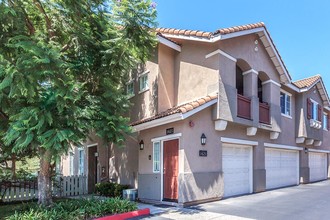 Arbor Lane Apartment Homes in Placentia, CA - Foto de edificio - Building Photo