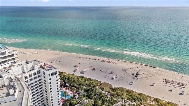 3200 Collins Ave, Unit # 11-6 in Miami Beach, FL - Building Photo - Building Photo