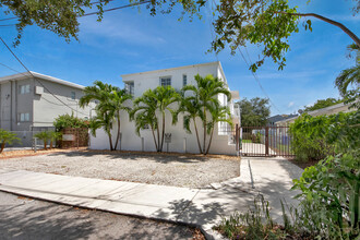 570 NE 68th St in Miami, FL - Building Photo - Building Photo