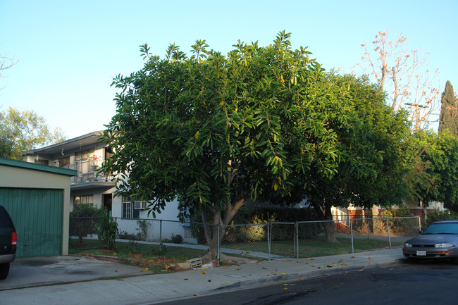 5653 Bakman Ave in North Hollywood, CA - Building Photo - Building Photo