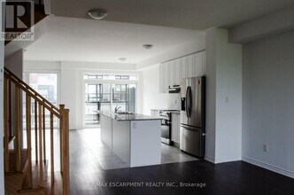 2481 Badger Cres in Oakville, ON - Building Photo - Building Photo