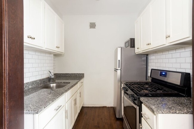 1367 E 53rd St in Chicago, IL - Foto de edificio - Building Photo