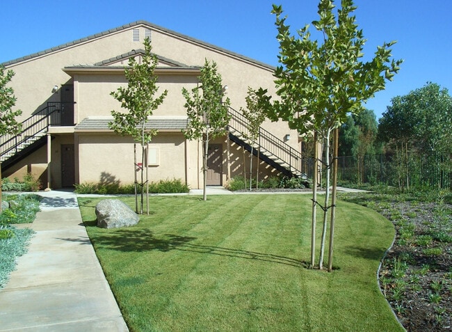 East Windmill Villa Apartments in Alpine, CA - Building Photo - Building Photo