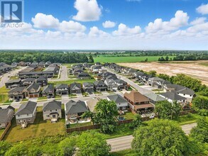 7394 Sherrilee Cres in Niagara Falls, ON - Building Photo - Building Photo