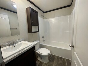 239 Schirra Ave in Flushing, MI - Building Photo - Building Photo