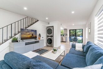 807-809 Southwest 14th Court-SI FL2-ID1475657P, Unit SI FL2-ID1475657P in Fort Lauderdale, FL - Building Photo - Building Photo