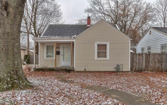 property at 1605 Ravenswood Dr