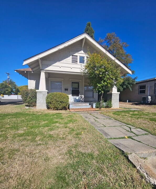 717 E Jackson St in Medford, OR - Building Photo