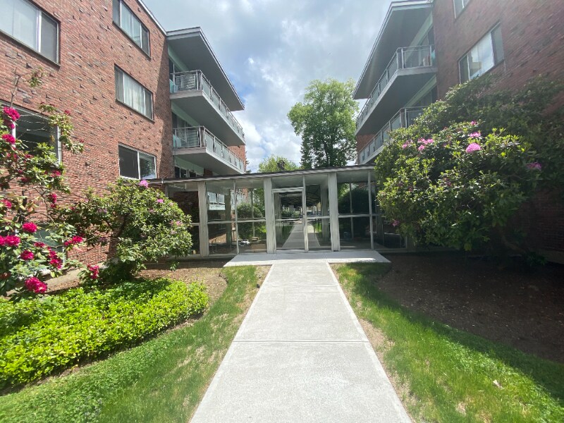 200 Mountain Ave, Unit 47 in Malden, MA - Building Photo