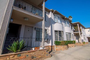 Estancia Apartments in North Hollywood, CA - Building Photo
