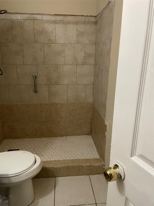 419 Fisher St in West Columbia, TX - Building Photo - Building Photo