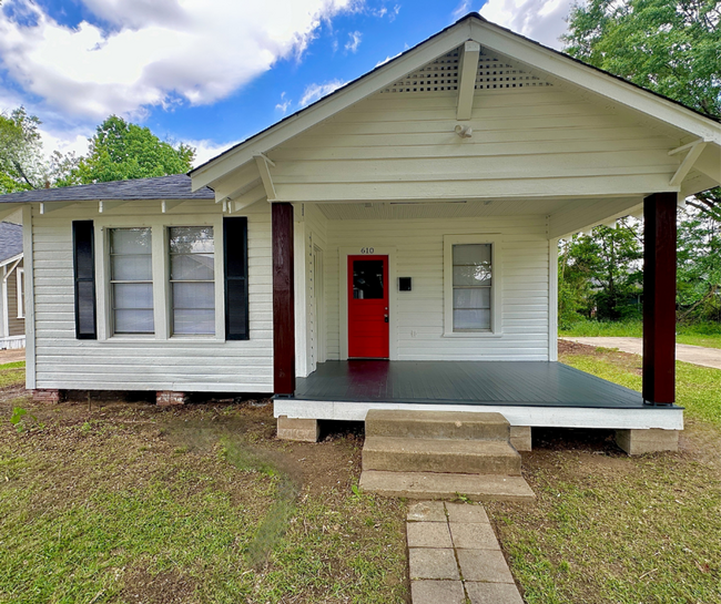 property at 610 N 5th St